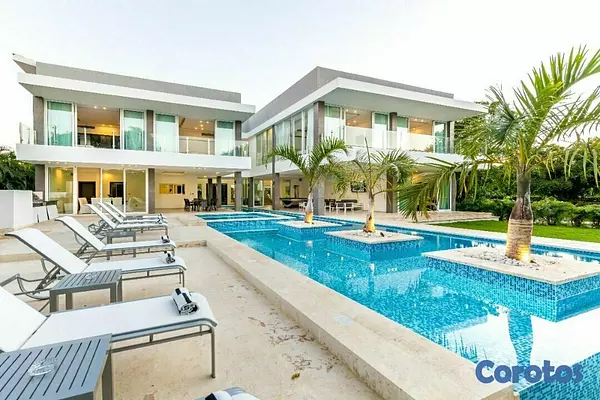 casas vacacionales y villas - Vendo Villa en Punta Cana con 6 Habitaciones Y Piscina 1