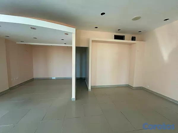 oficinas y locales comerciales - LOCAL EN ALQUILER PRIMER NIVEL - PLAZA COMERCIAL. 2