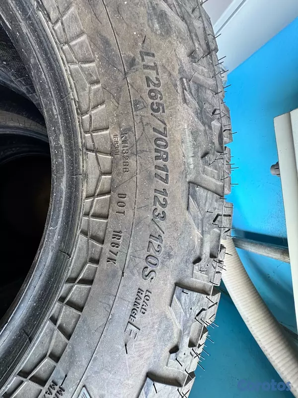 repuestos - Venta de 4 gomas LT265/70R18 123/120S en especial cada goma.  2