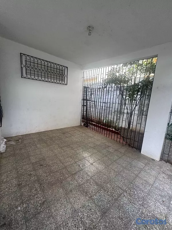 apartamentos - vendo casa jardines del Sur jardín patio tres habitaciones ideal para remodelar  6
