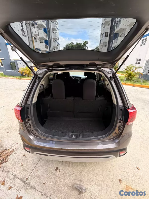 jeepetas y camionetas - Mitsubishi Outlander 2020 16