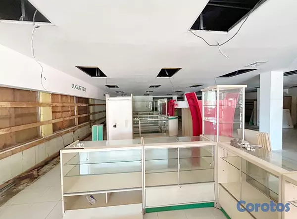 oficinas y locales comerciales - Alquiler local en Gazcue primer nivel  2