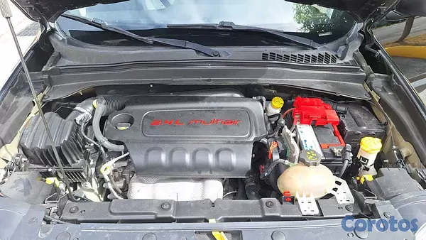jeepetas y camionetas - Jeep Renegade Latitude 2018 de 4 Cilindros Version 6