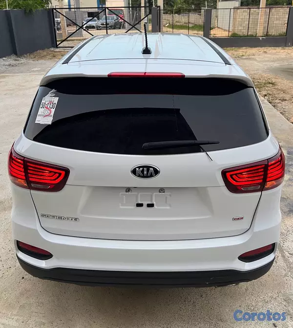 jeepetas y camionetas - Kia Sorento 2020 3 filas 4 cilindros 3