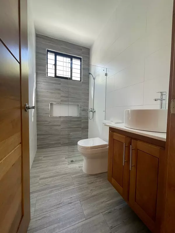 casas - Casa Moderna en Urbanizacion Jardines del Sur 2