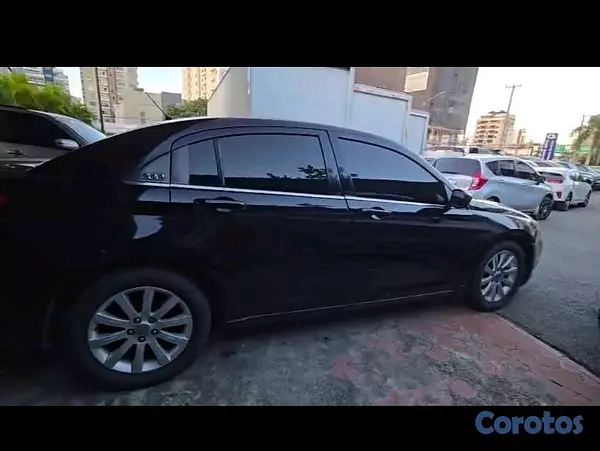 carros - Chrysler 200 5