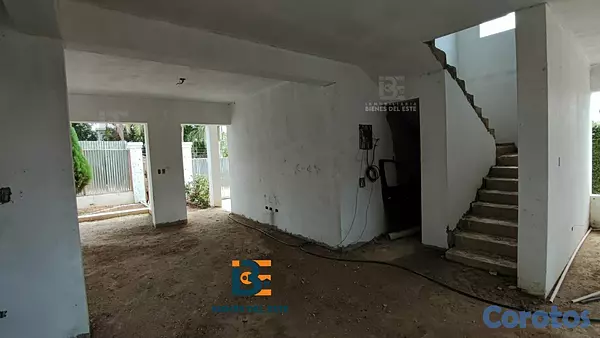 casas - Se venta esta Casa de 2 niveles en construcción en 7