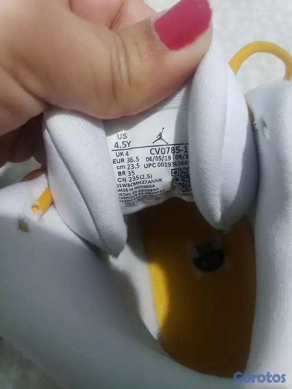 ropa y zapatos - Tenis le sirven a un size 6 y medio o 7 4