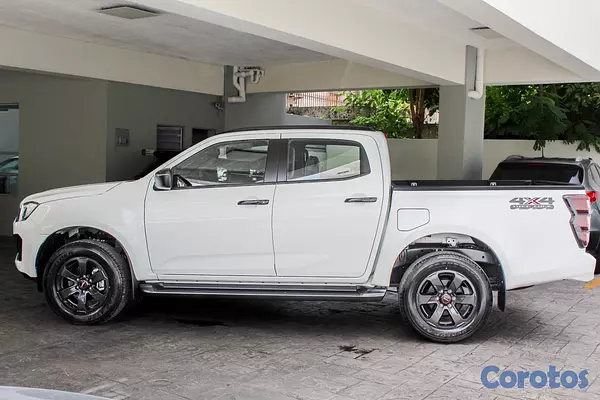 jeepetas y camionetas - Isuzu Dmax LSE 2027 6