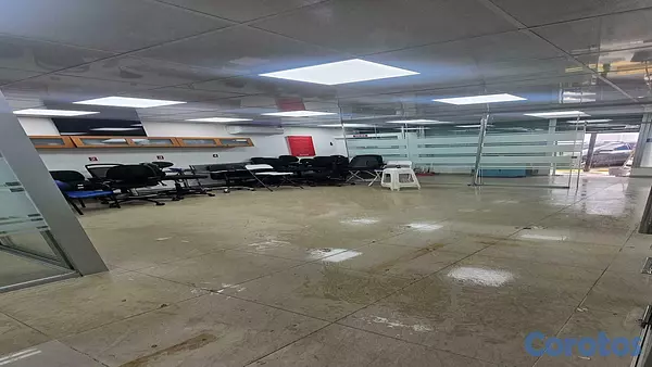 oficinas y locales comerciales - ALQUILO OFICINA AMUEBLADA EN LA AV. ISABEL AGUIAR 5