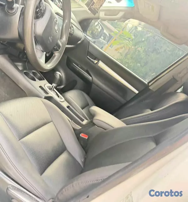 jeepetas y camionetas - Toyota hilux 2017 9