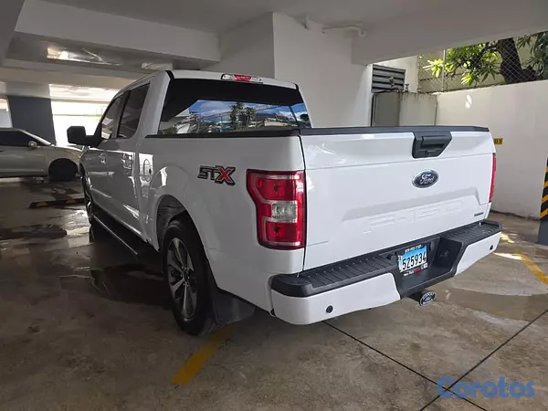 jeepetas y camionetas - Camioneta Ford Blanca en exelente estado  5
