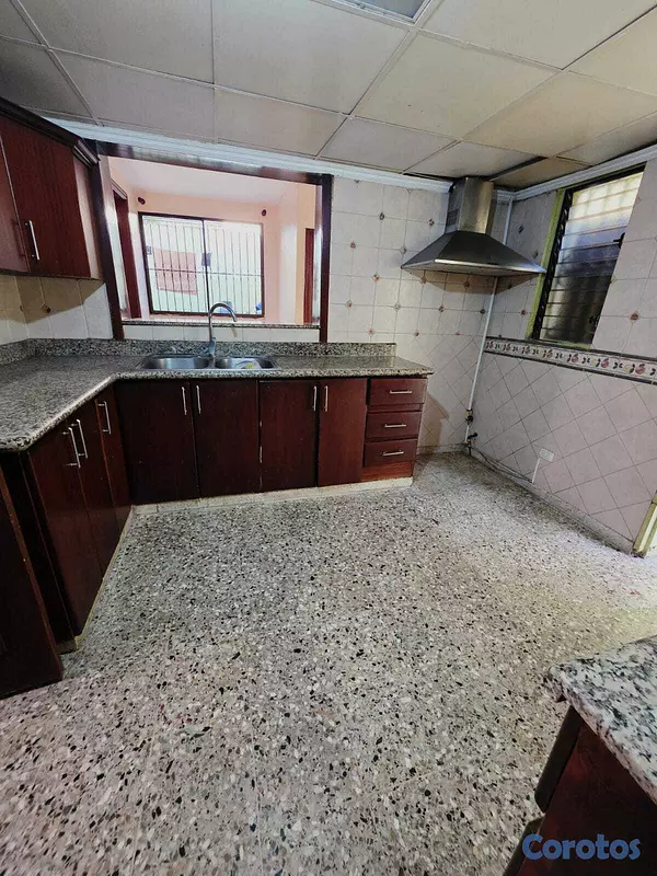 casas - Vendo casa de 2 niveles -Ave. Independencia  5
