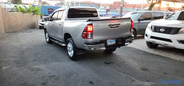 jeepetas y camionetas - Toyota hilux 2020 único dueño Pintura  6