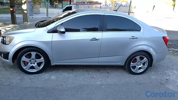 carros - Chevrolet Sonic  4