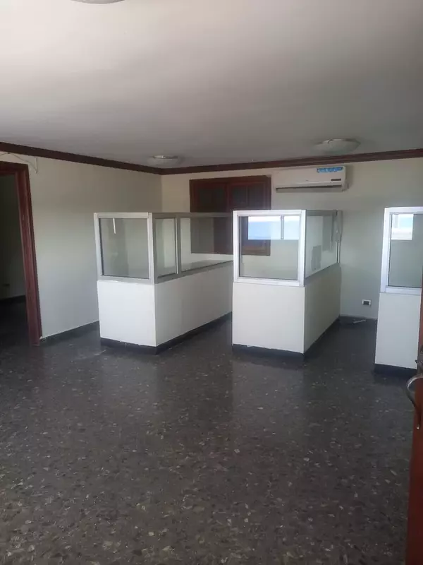 oficinas y locales comerciales - Amplio Local con vista al mar detrás de casa españa 115 mts² 2do nivel , Baño , 4