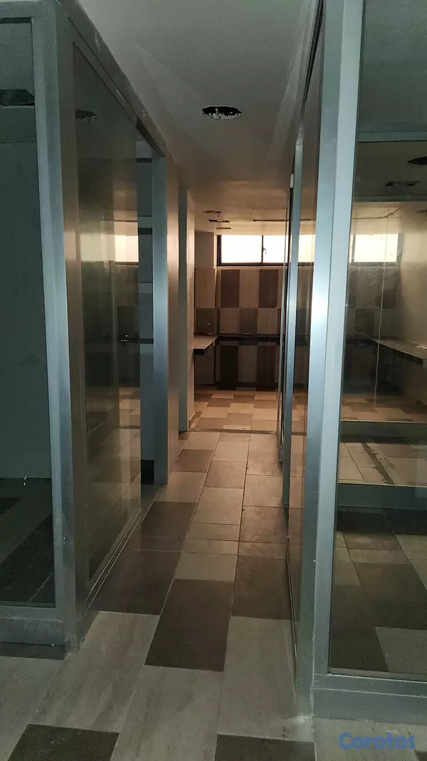 oficinas y locales comerciales - LOCAL CON EXCELENTE UBICACIÓN AV 27 DE FEBRERO FRE 3