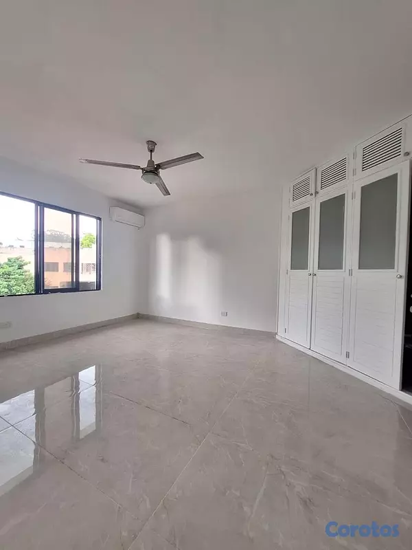 apartamentos - vendí Evaristo Morales piso 4 tres habitaciones con su baño no ascensor parqueo 11
