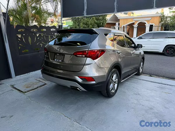 jeepetas y camionetas - Hyundai Santa Fe SE 2018 4