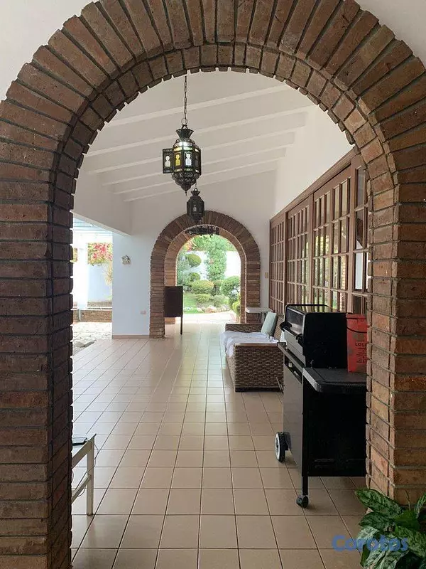 casas - Casa de 4 habitaciones 3 baños en alquiler en Bell 16