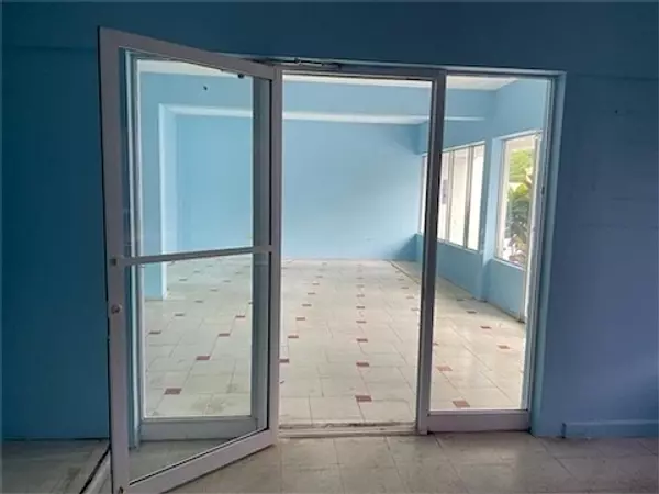 oficinas y locales comerciales - Local en la Esperilla de Oportunidad 6