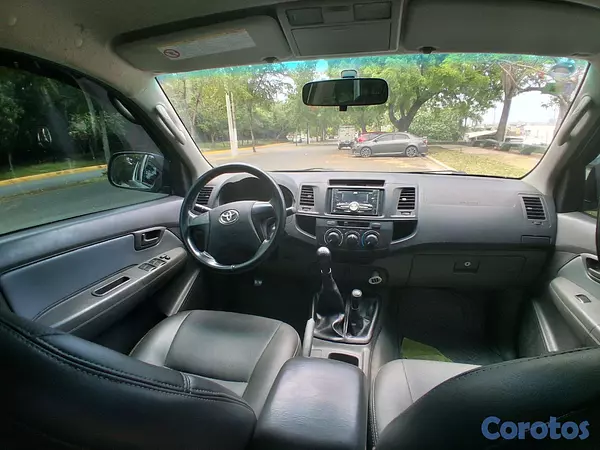 jeepetas y camionetas - Toyota hilux 2015 4