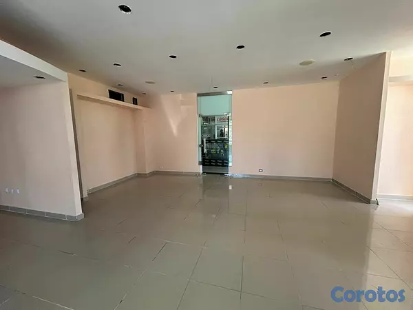 oficinas y locales comerciales - LOCAL EN ALQUILER PRIMER NIVEL - PLAZA COMERCIAL. 4