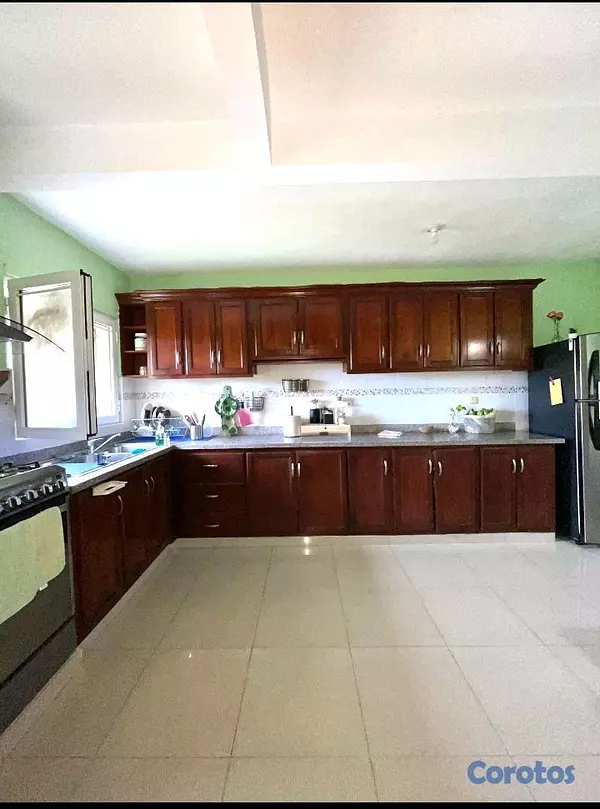 apartamentos - Vendo
apto. 3er piso a 5 minutos de la Winston Churchill.
 5