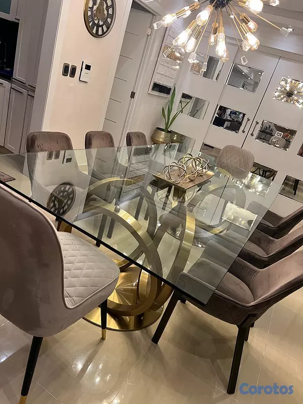 muebles y colchones - Se vende comedor con sus sillas  1