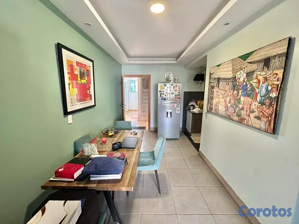 apartamentos - vendo naco segundo nivel una habitación terraza 1.5 baños parqueo área de lavado 3