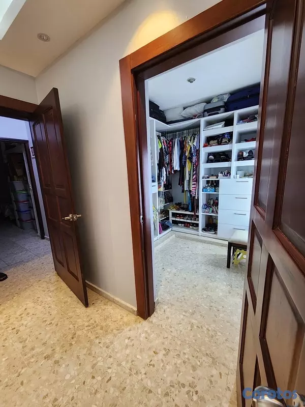 apartamentos - vendo bella vista sur primer nivel tres habitaciones con baño dos paqueos  4