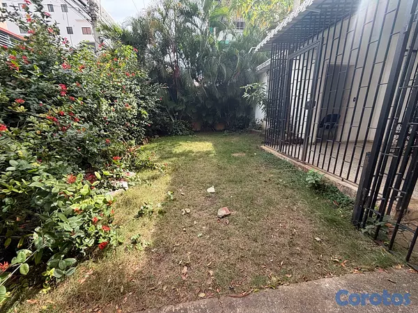 apartamentos - vendo casa jardines del Sur jardín patio tres habitaciones ideal para remodelar  7