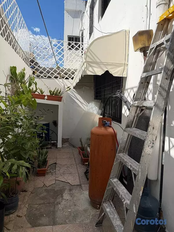 casas - Casa duplex de 3 habitaciones en venta en Urb. Rea 7