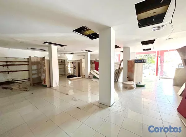 oficinas y locales comerciales - Alquiler local en Gazcue primer nivel  4