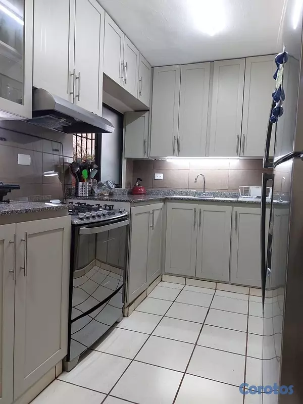 apartamentos - VENTA EN LA JULIA apartamento 3 hab., 2 baños, 2 parqueos, 2do. Nivel 6