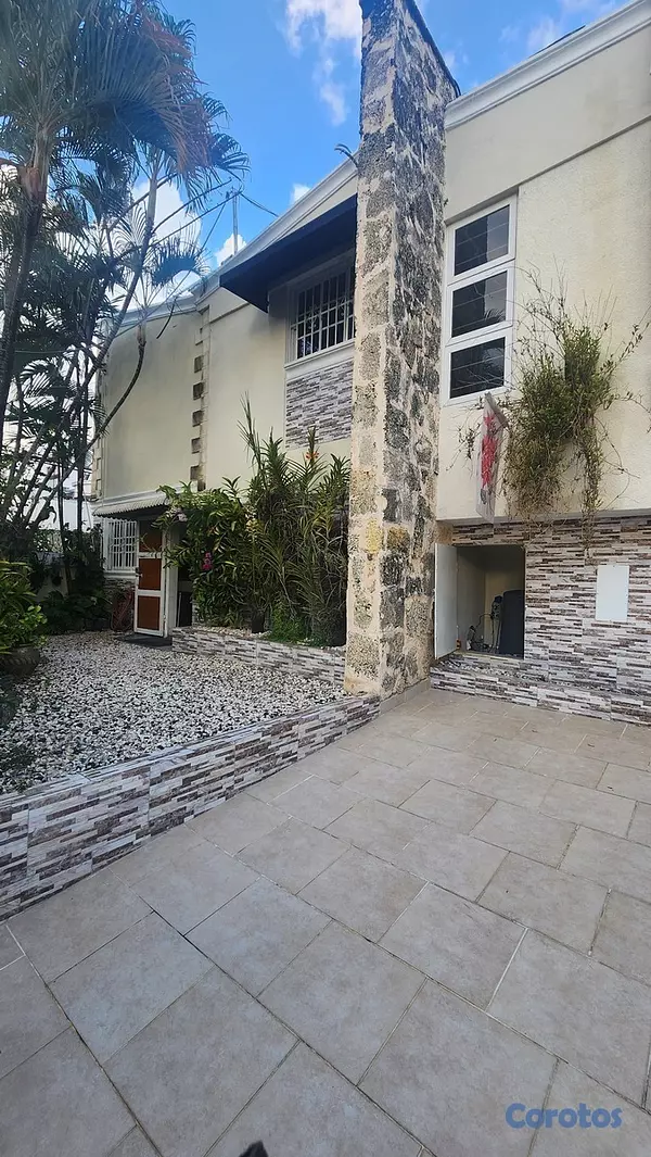 casas - Amplia Casa en Venta – Los Restauradores 10