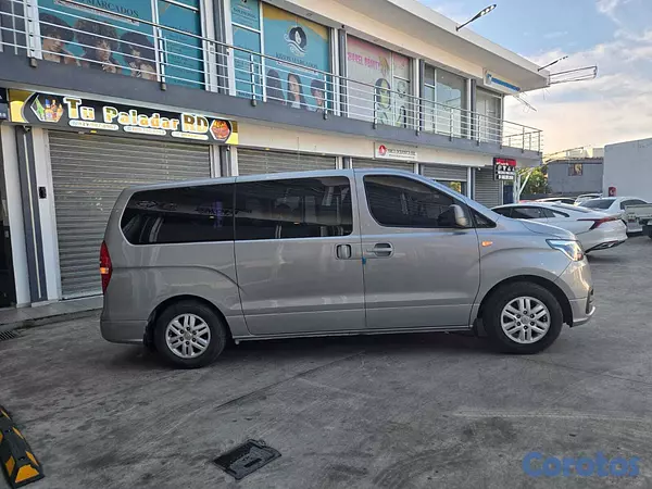 jeepetas y camionetas - HYUNDAI GRAND STAREX 2021 GRIS 17