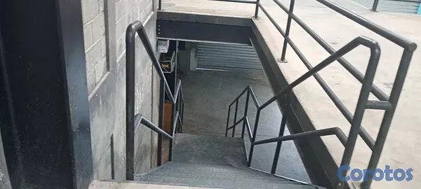oficinas y locales comerciales - ALQUILO NAVE. Localizada en Ensanche La Fe. 700 mt 9