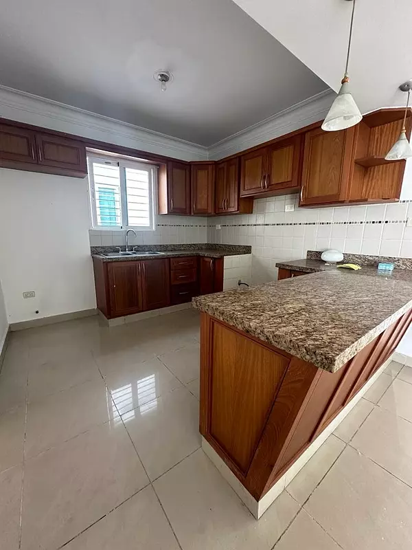 apartamentos - De Oportunidad Apartamento en Reparto Universitario 4