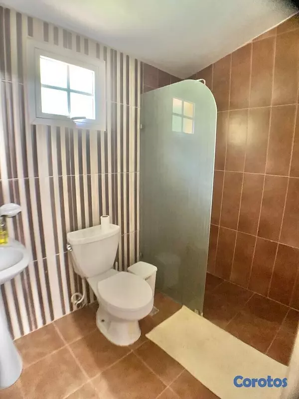 casas vacacionales y villas - Hermosa villa en Juan Dolio, de 2 niveles  3