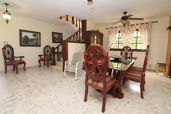 casas - Casa en Venta en 📍Alameda de 4 habitaciones en US$325,000  3