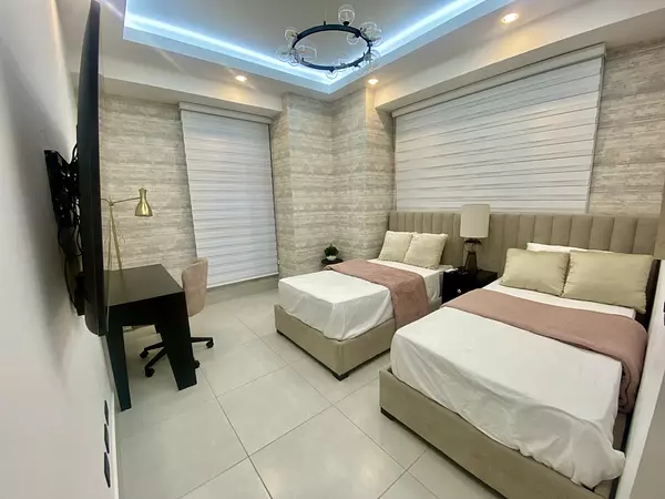 apartamentos - Piso alto de venta amueblada en La Esmeralda 5