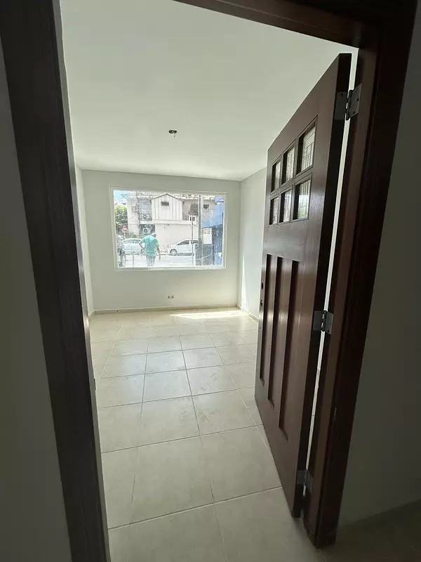 oficinas y locales comerciales - Local comercial en alquiler en Piantini 7