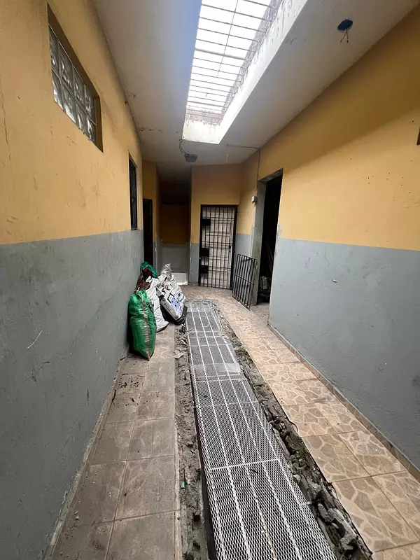 oficinas y locales comerciales - Zona Colonial  Se vende edificio en Zona Colonial  6