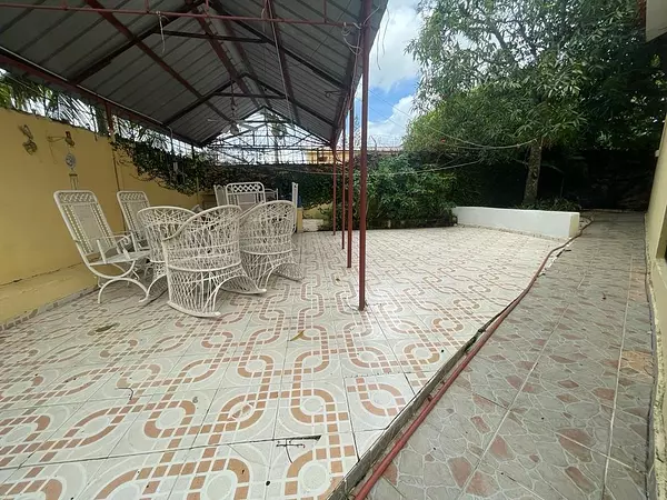 casas - Se Vende Casa  Esta es una Perfecta oportunidad para remodelar a tu gusto.   4