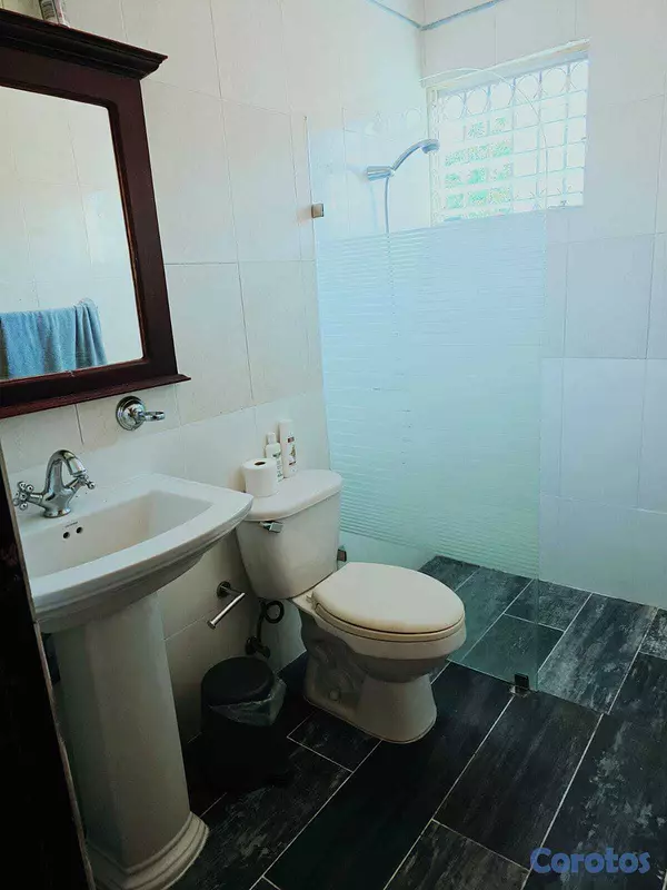 casas - Vendo casa de 2 niveles -Ave. Independencia  10