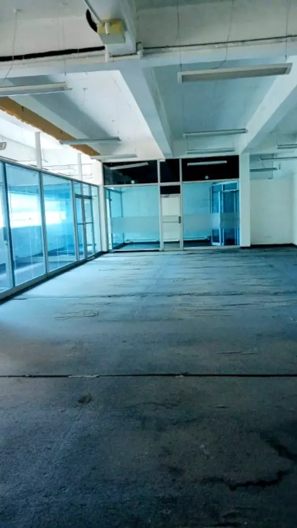oficinas y locales comerciales - Mejor ubicación cerca de dos avenidas principales 5