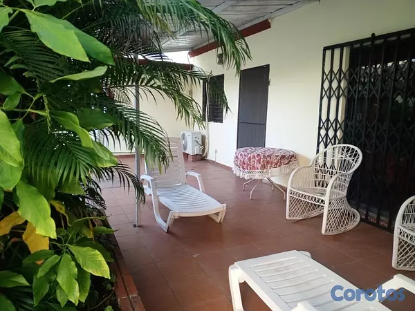 casas - Casa  en venta en zona residencial, avenida Independencia distrito nacional 13
