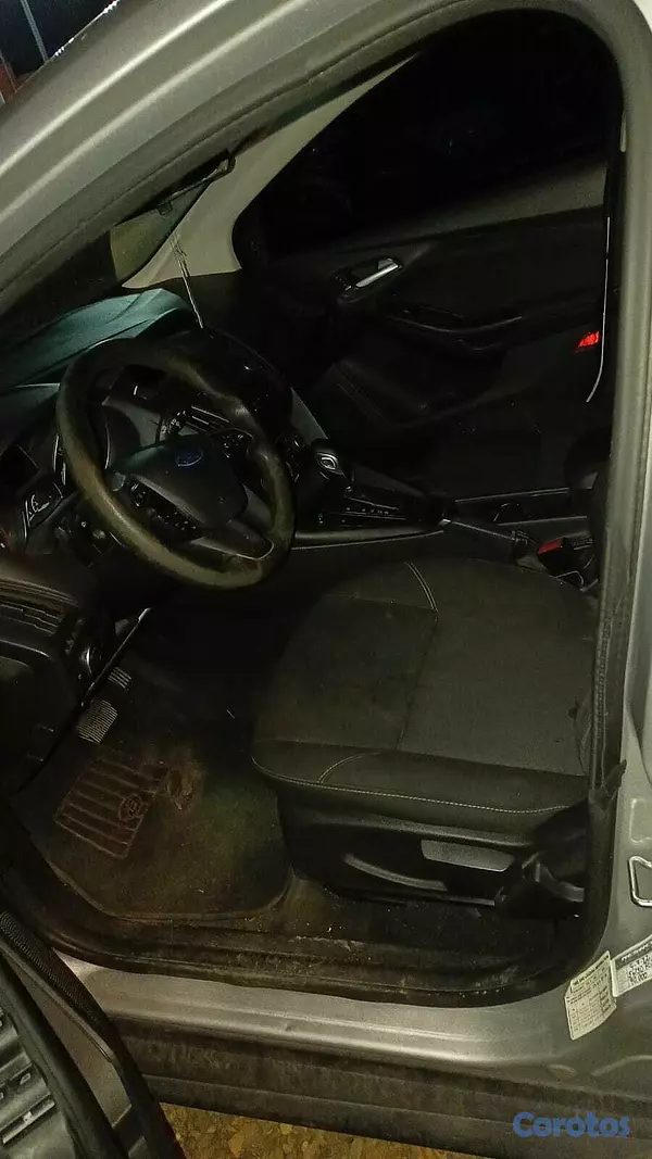 carros - FORD FOCUS AÑO 2018 6