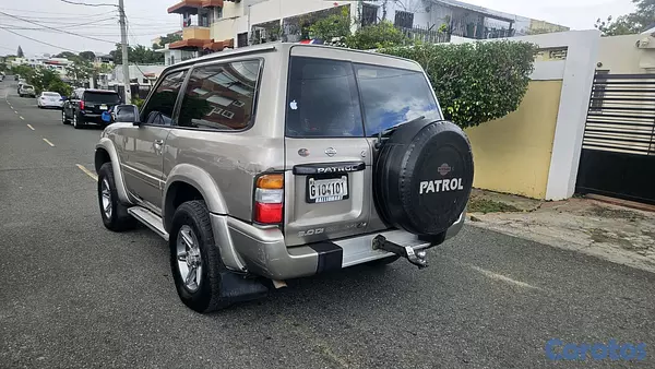 jeepetas y camionetas - Nissan patrol v6 2001 10